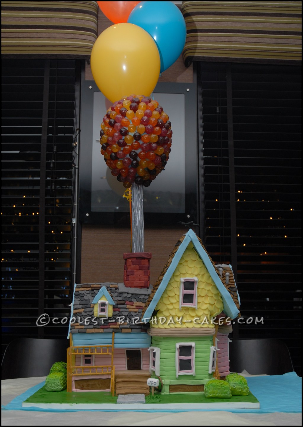 Picture of: Coolest Homemade Disney Pixar UP House Cake Tutorial